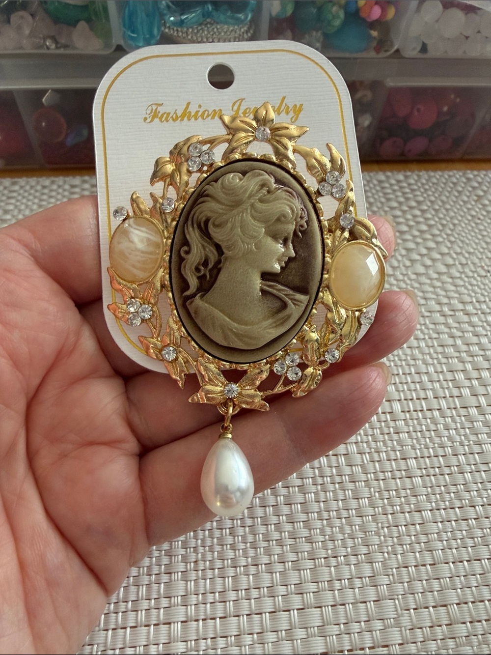 Fashion Jewelry Gold-Tone Cameo Brooch with Cream Cameo and Pearl Drop